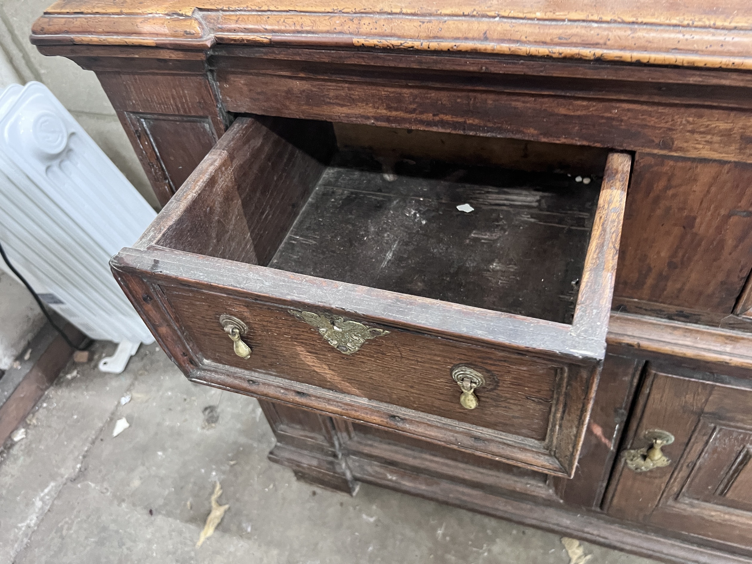 An 18th century oak and fruitwood low dresser, length 160cm, depth 40cm, height 86cm